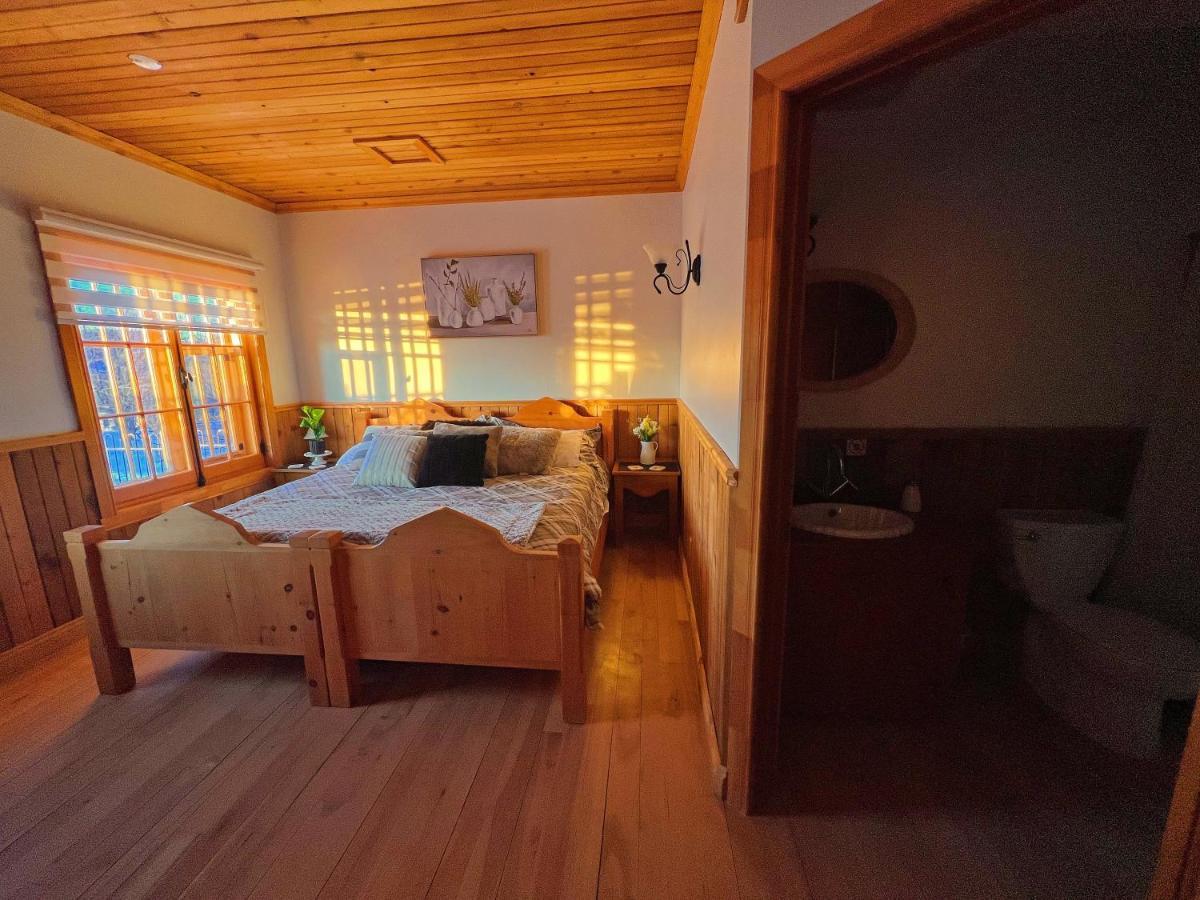 Auberge au Poste de Traite Sainte-Famille Extérieur photo