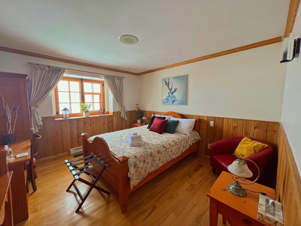 Auberge au Poste de Traite Sainte-Famille Extérieur photo