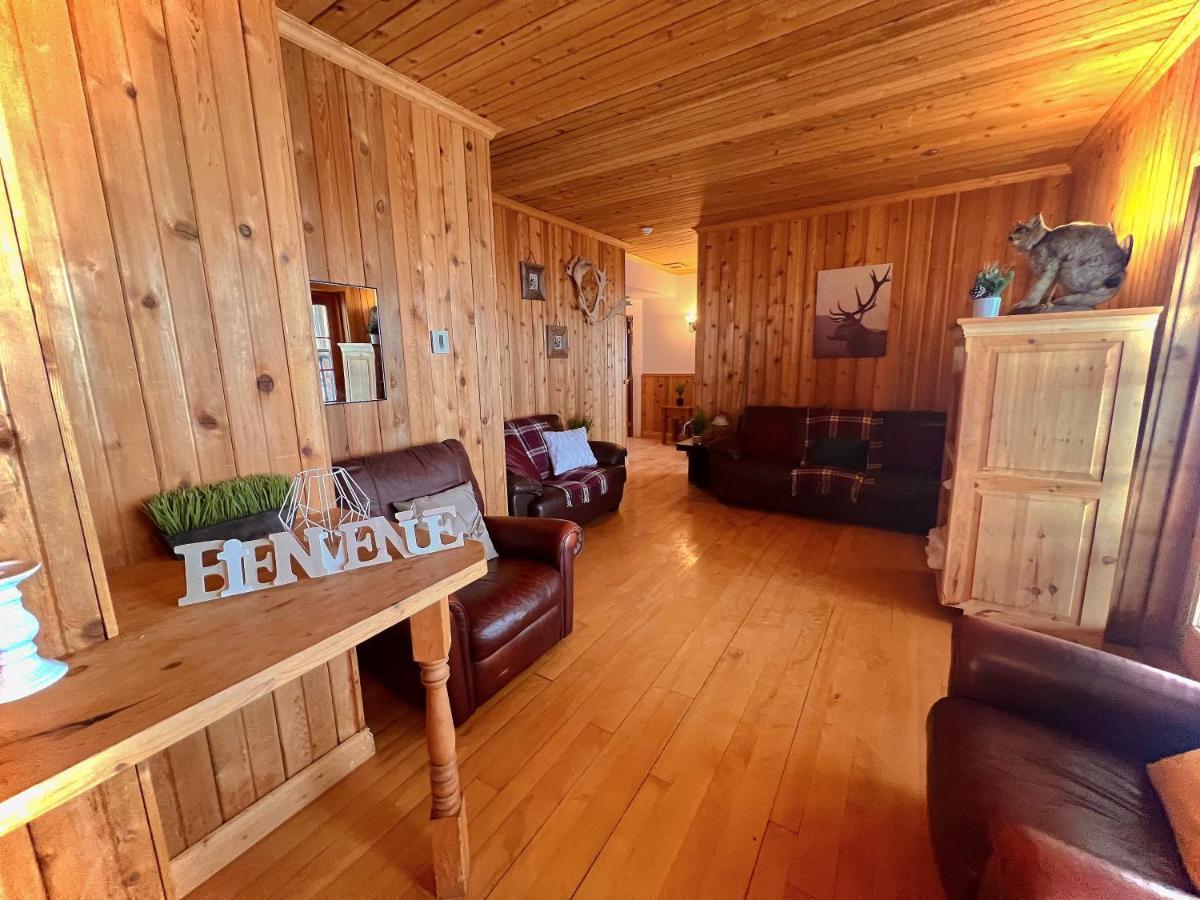 Auberge au Poste de Traite Sainte-Famille Extérieur photo