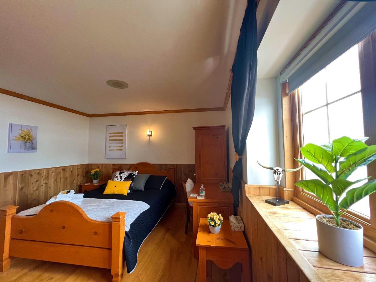 Auberge au Poste de Traite Sainte-Famille Extérieur photo