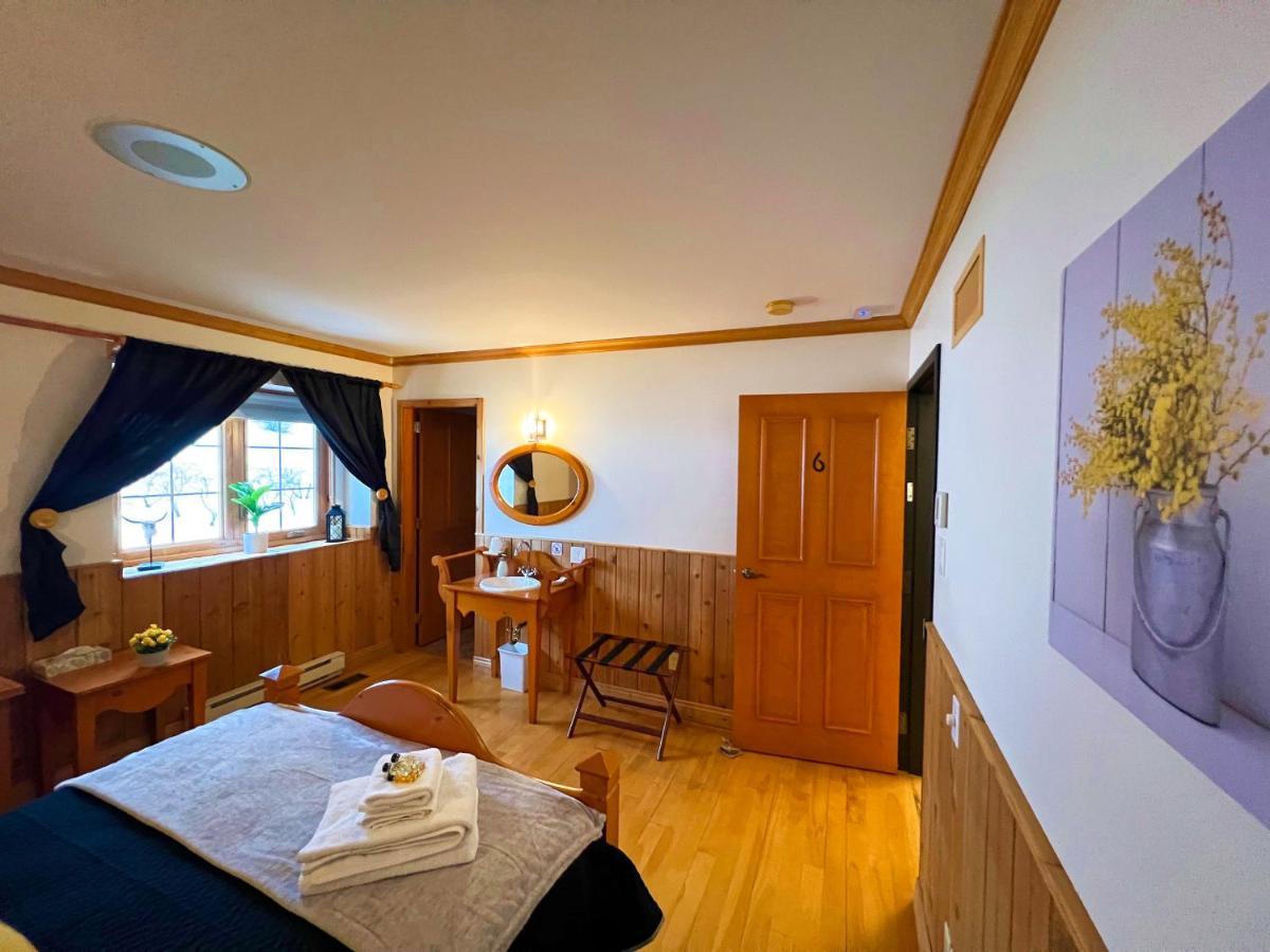 Auberge au Poste de Traite Sainte-Famille Extérieur photo