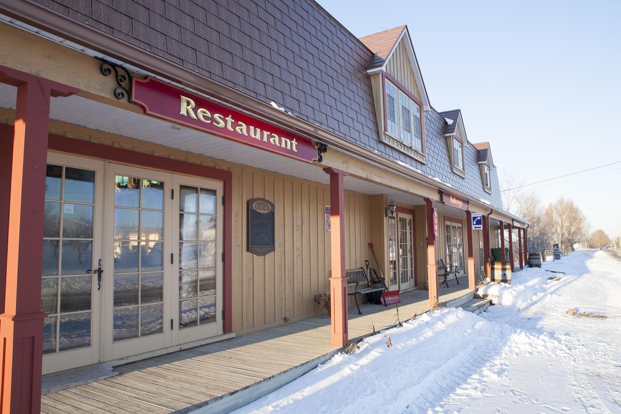 Auberge au Poste de Traite Sainte-Famille Extérieur photo