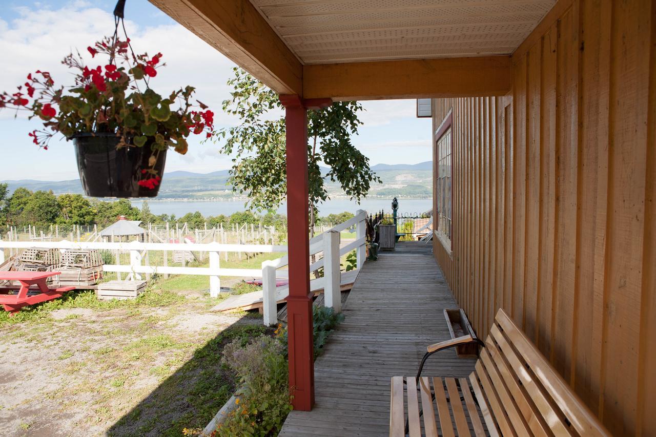 Auberge au Poste de Traite Sainte-Famille Extérieur photo